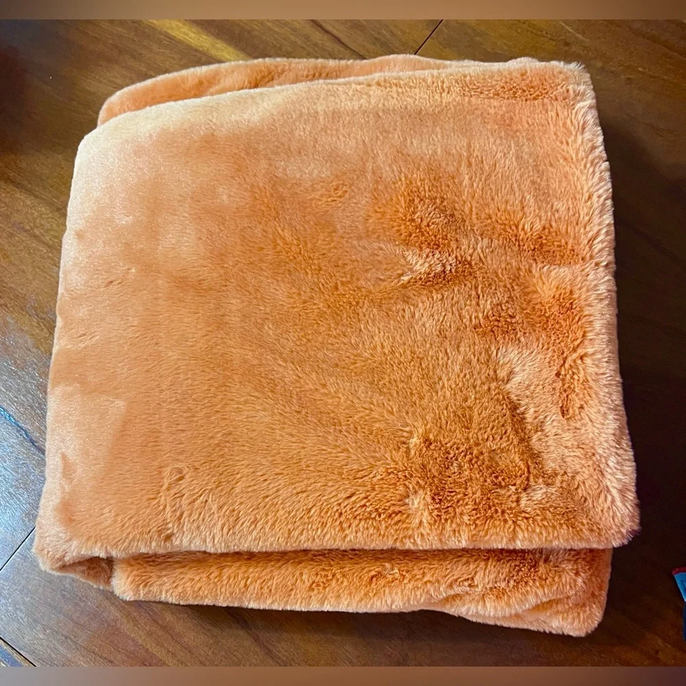 NEW Nordstrom Oversized Reversible Orange Fleece Blanket Cozy Soft Warm Bedding